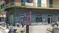 Naples bank robbers hold 25 people hostage then vanish through tunnel