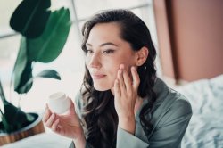Four in 10 women stay up to date with the latest beauty trends