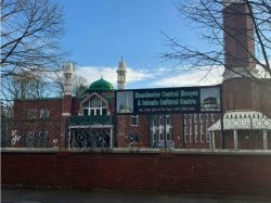 Horror as man 'wielding axe' storms Manchester Central Mosque during Ramadan prayers