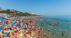 Women 'struggle more' in heatwaves due to scientific reason